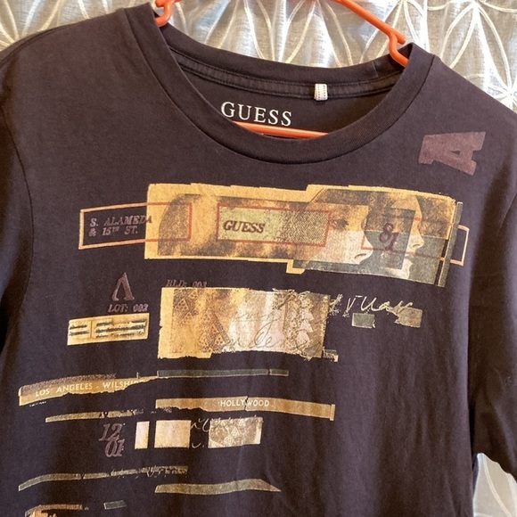 Men’s Guess T-shirt - Picture 2 of 6
